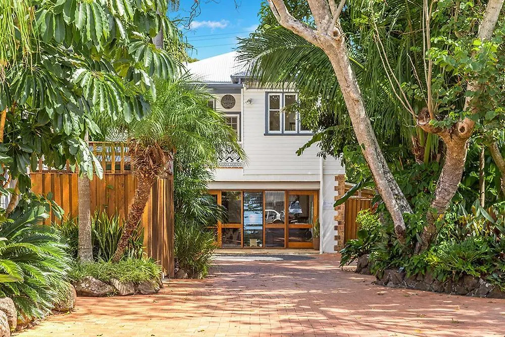 Holiday home Skye Lodge Byron Bay - Walk To Town In 5 Minutes!